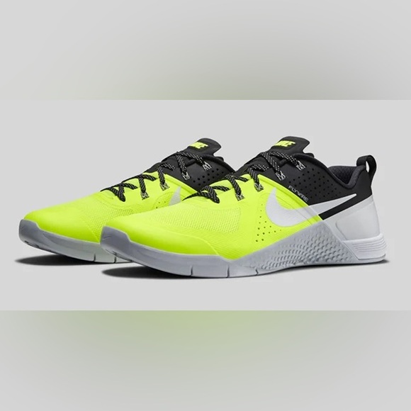 Nike Other - Nike Metcon 1 Volt Platinum